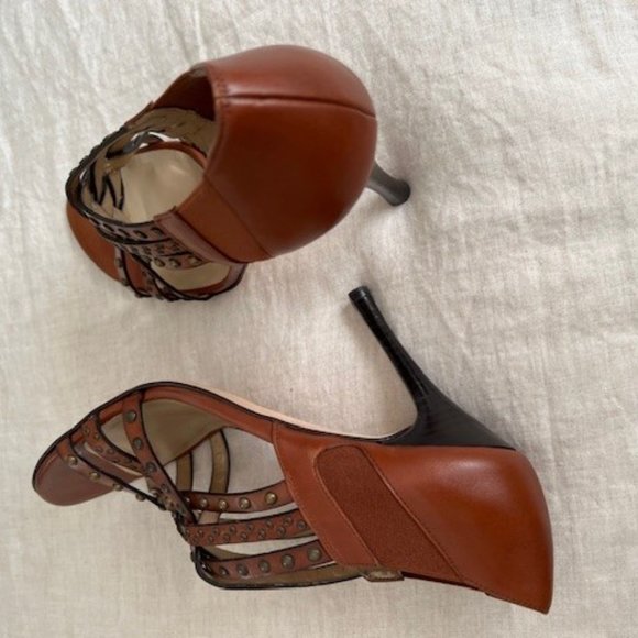 Stunning Stuart Weitzman Cognac Leather Heels - Picture 5 of 6